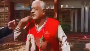 মুক্তিযোদ্ধাকে জুতার মালা, কে কী বলছেন?