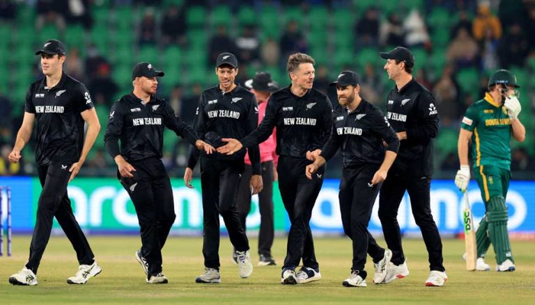 দক্ষিণ আফ্রিকাকে হারিয়ে ফাইনালে নিউজিল্যান্ড