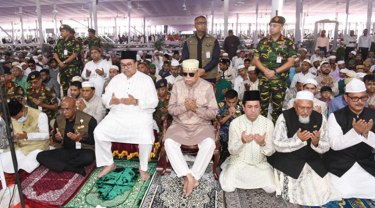ঈদের মাঝে রাষ্ট্রপতি কোথায়?
