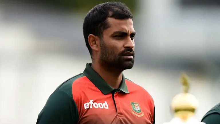 মাঠে অসুস্থ তামিম, নেওয়া হলো হাসপাতালে