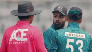 ‘ডিমেরিট পয়েন্ট’ পেয়ে ছিটকে পড়ার শঙ্কায় তাওহিদ হৃদয়