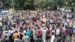 কাকরাইলে জগন্নাথের শিক্ষার্থীরাদের অবস্থান, দাবি আদায় হলে ছাড়বেন সড়ক