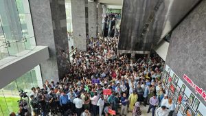 পিছু হটল সরকার, এনবিআরের আন্দোলন স্থগিত