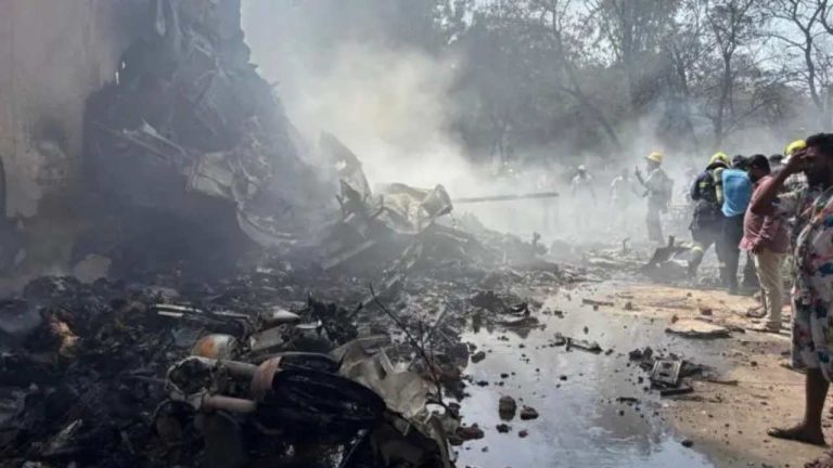২৪২ আরোহী নিয়ে আহমেদাবাদে এয়ার ইন্ডিয়ার বিমান বিধ্বস্ত