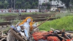 ঢাকায় ‘জামায়াত নেতার নির্দেশে’ বুলডোজারে গুঁড়িয়ে দেওয়া হল মন্দির