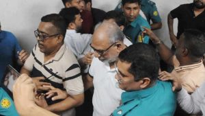 মবের হানা এবার সাংবাদিকদের ডেরায়; লাঞ্ছিত লতিফ সিদ্দিকীকেই গ্রেপ্তার করল পুলিশ