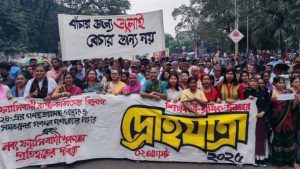 ‘বর্ষা বিপ্লবে’ পিচ্ছিল বাংলাদেশ এগোবে কীভাবে?