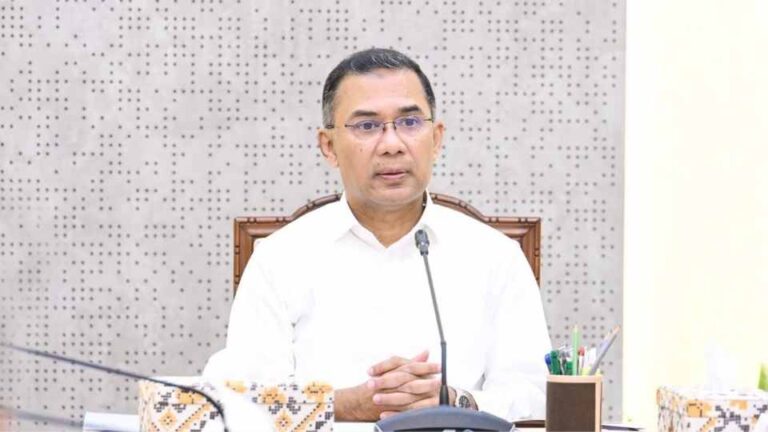প্রশাসন গোছাচ্ছেন তারেক রহমান, চাকরিচ্যুতি-বদলির ঝড়