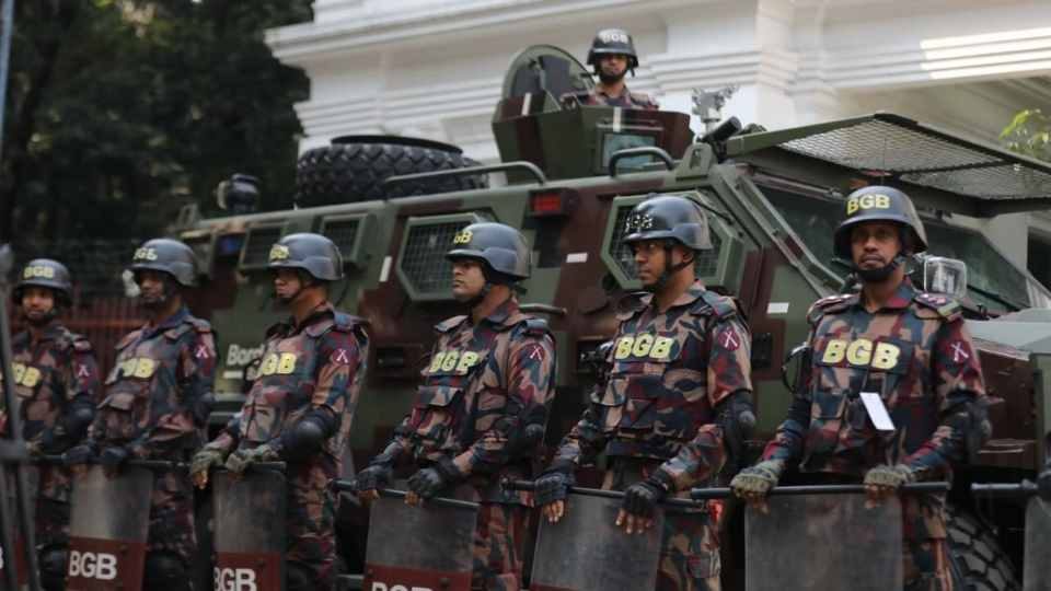 আদালতের আশপাশের এলাকায় বাড়ানো হয়েছে নিরাপত্তা। ছবি: দ্য সান টোয়েন্টিফোর ডটকম