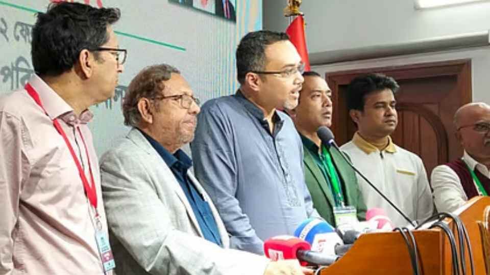 সংবাদ সম্মেলনে বিএনপির জাতীয় সংসদ নির্বাচন পরিচালনা কমিটির মুখপাত্র মাহদী আমিন।