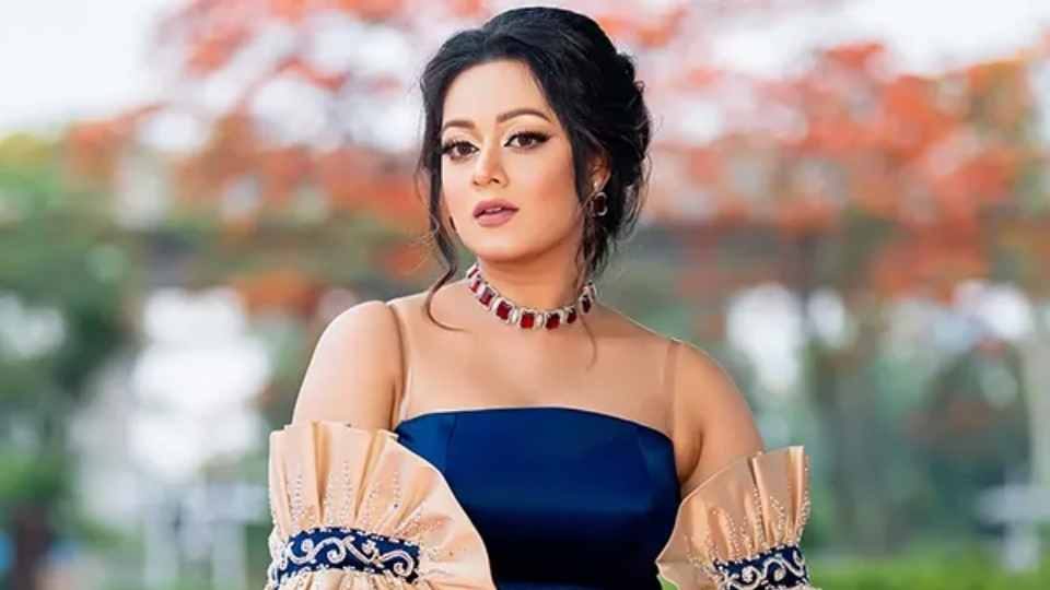 প্রার্থনা ফারদিন দীঘি।