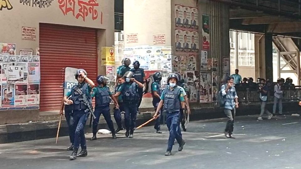 Fifty injured in garment workers-police clash