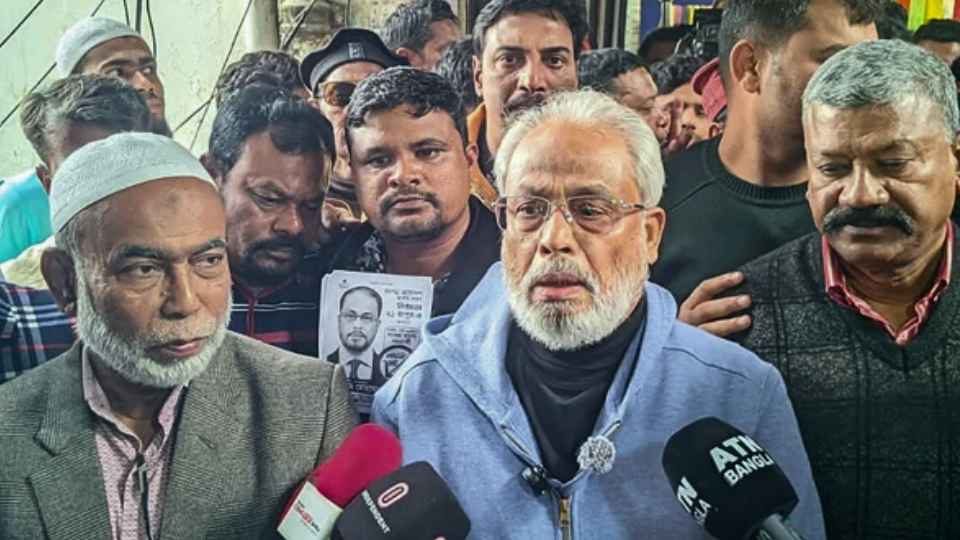 রংপুরে গসংযোগকালে সাংবাদিকদের সঙ্গে কথা বলেন জাতীয় পার্টি চেয়ারম্যান জি এম কাদের।