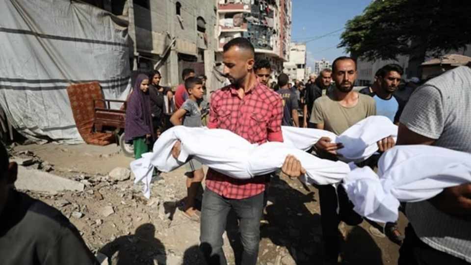 ইসরায়েলের ড্রোন হামলায় সাত শিশুসহ ২১ জনের মৃত্যু। ছবি: দ্য গার্ডিয়ান।