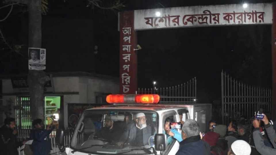 প্যারোলে মুক্তি না মেলায় ছাত্রলীগ নেতার লাশ নেওয়া হয় যশোর কারাগারে। ছবি: ভিডিও থেকে নেওয়া