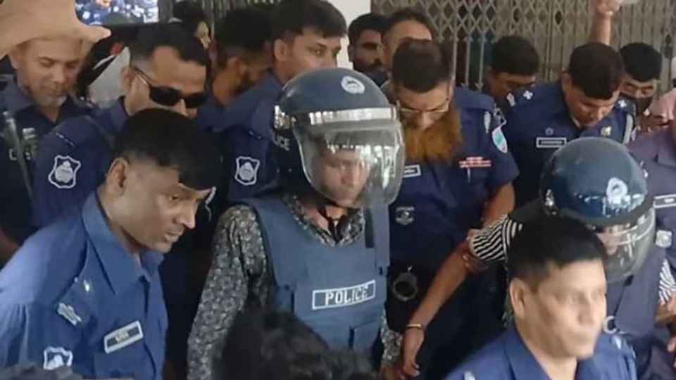 শনিবার মাগুরার নারী ও শিশু নির্যাতন দমন ট্রাইব্যুনালের বিচারক চাঞ্চল্যকর শিশু ধর্ষণ ও হত্যা মামলার প্রধান আসামি হিটু শেখকে মৃত্যুদণ্ড দিয়েছেন। ছবি : বাসস