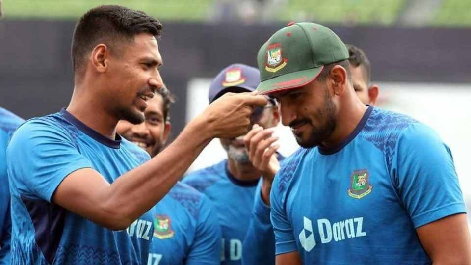 পাঞ্জাব কিংসের বিপক্ষে বোলিংয়ের সময় কঠিন ফিরতি ক্যাচ ধরতে গিয়ে আঙুলে চোট পেয়েছেন মুস্তাফিজ।
