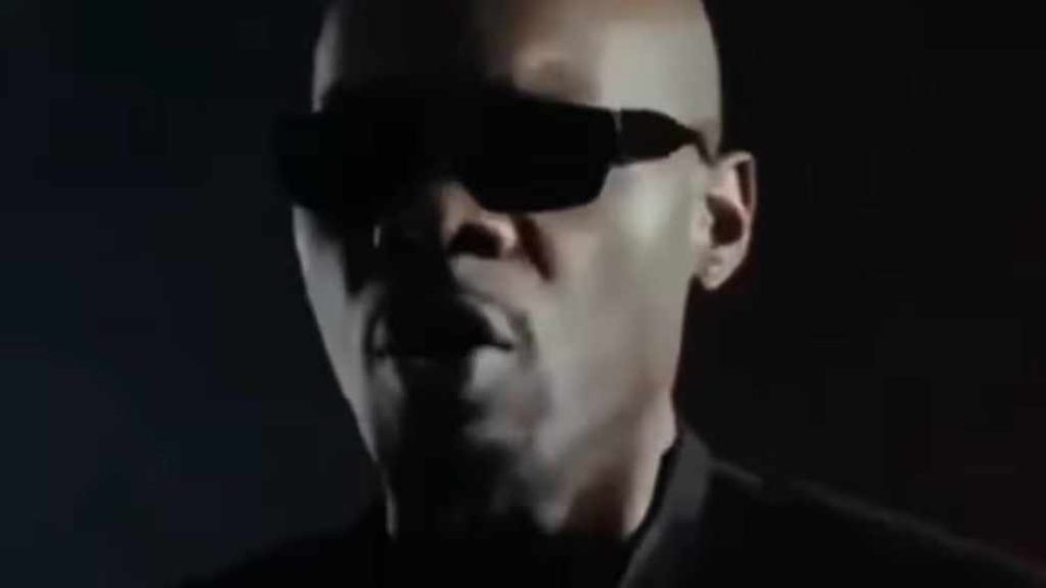 এআই-এর মাধ্যমে গানটিতে নিজের কণ্ঠ বসিয়ে দিয়ে নতুন করে ভাইরাল হয়েছেন অখ্যাত আরসেন মুকেন্দি।