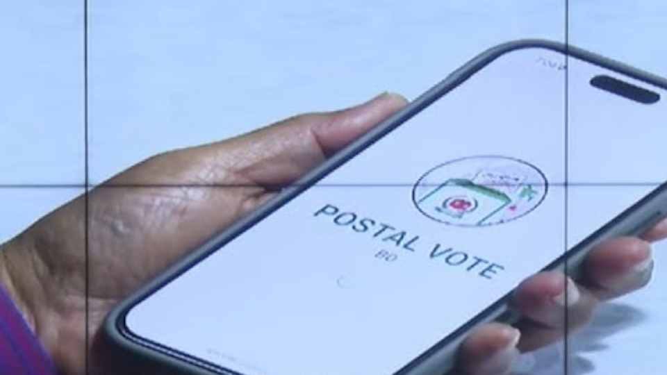 পোস্টাল ব্যালট পেতে অঞ্চলভেদে চলছে নিবন্ধন।