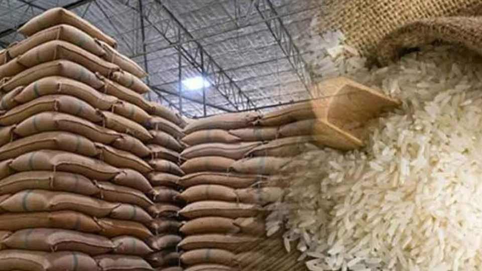 দুবাই থেকে চাল আমদানির সিদ্ধান্ত ঘিরে বাংলাদেশে শুরু হয়েছে ব্যাপক আলোচনা।