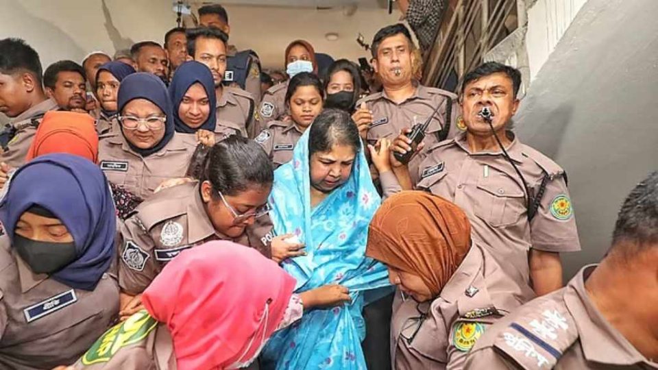 গত ৭ এপ্রিল ধানমন্ডির একটি বাসা থেকে গ্রেপ্তারের পর আদালতে তোলা হয় সাবেক স্পিকার শিরীন শারমিন চৌধুরীকে। ফাইল ছবি