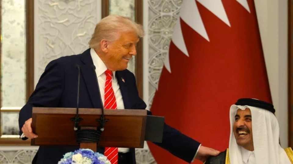 মার্কিন প্রেসিডেন্ট ডোনাল্ড ট্রাম্প ও কাতারের আমির শেখ তামিম বিন হামাদ আল থানি। ছবি: রয়টার্স