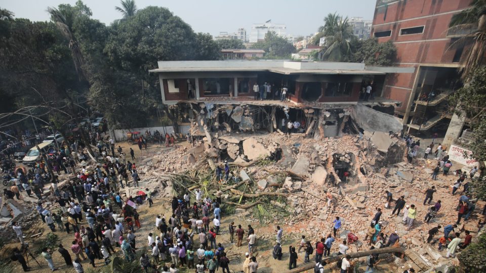 বঙ্গবন্ধু ভবন গুঁড়িয়ে দেওয়ার আগে তছনছ করা হয়।
