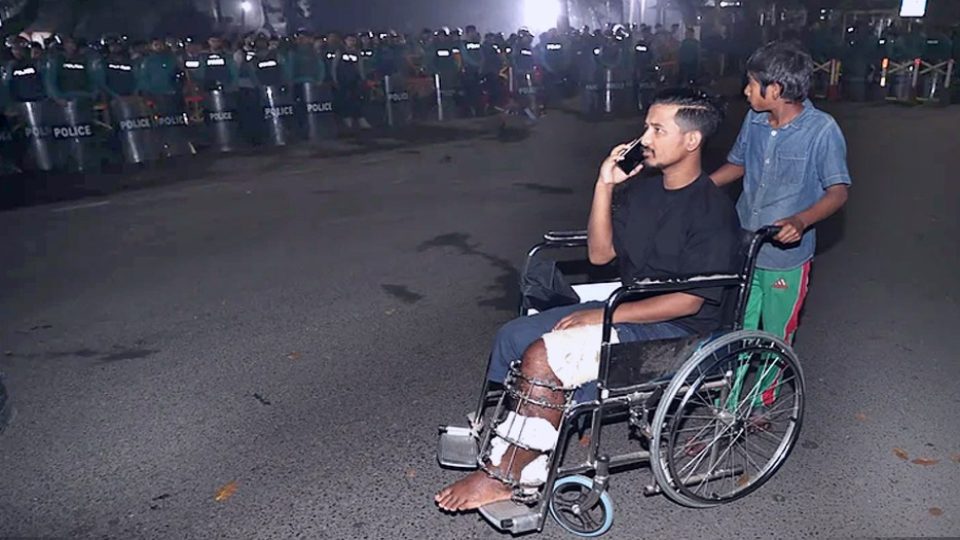 আন্দোলনকারীদের কারও কারও পা ছিল না, কেউ কেউ তাদের চোখ হারিয়েছেন।