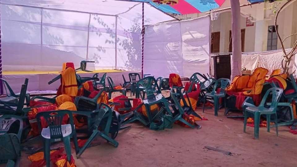 মঞ্চে মলার পর পণ্ড হয়ে যায় সেতুর উদ্বোধনী অনুষ্ঠান।