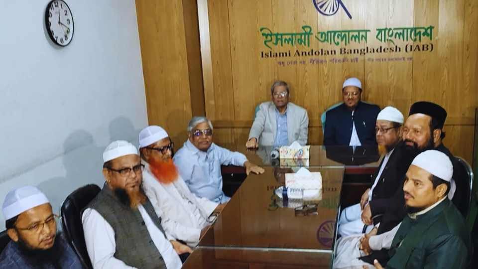 ইসলামী আন্দোলনের নেতাদের সঙ্গে বিএনপি মহাসচিব ফখরুল ইসলাম আলমগীরের বৈঠক।