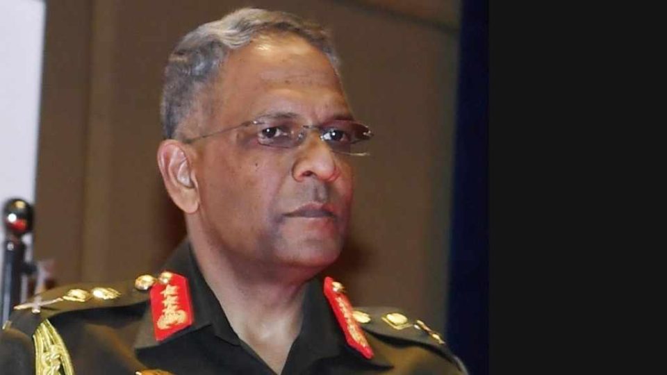 আওয়ামী লীগ সরকার পতনের পর ইউনূসের অন্তর্বর্তী সরকারের সময়ে স্ত্রীসহ শেখ মামুনের দেশত্যাগে নিষেধাজ্ঞা দিয়েছিল আদালত।