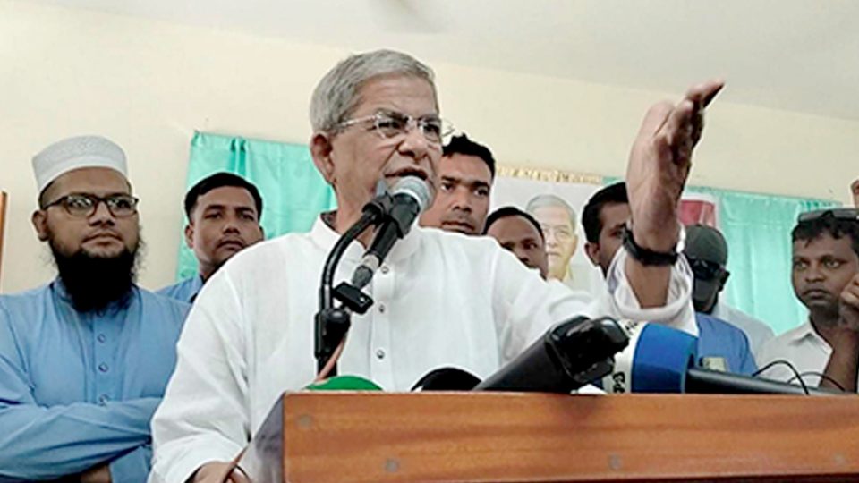 ঠাকুরগাঁয়ে মতবিনিময় সভায় বক্তব্য রাখেন বিএনপি মহাসচিব মির্জা ফখরুল ইসলাম আলমগীর।
