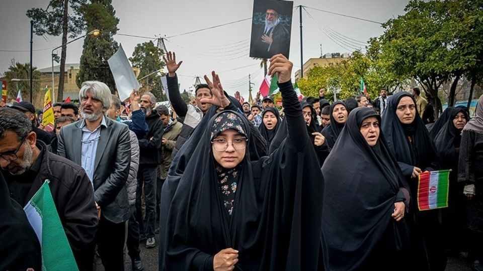 আয়াতোল্লাহ আলি খামেনির মৃত্যুতে শোকাহত ইরানিরা। ছবি: তাসনিম নিউজ (ইরান)