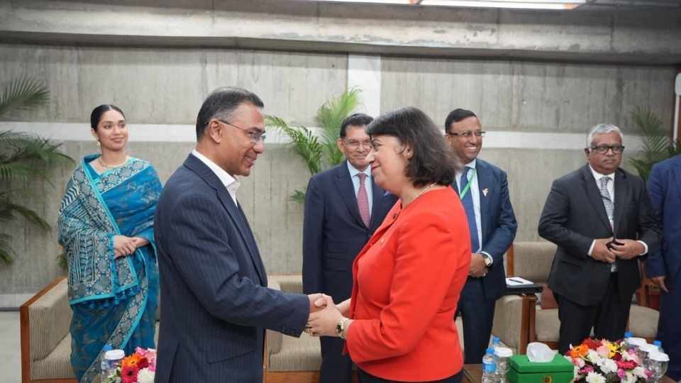 তারেক রহমান প্রধানমন্ত্রী পদে শপথ নেওয়ার পর বিভিন্ন দেশের কূটনীতিকরা তাকে শুভেচ্ছা জানাতে গিয়েছিলেন। এসময় খলিলুর রহমানও ছিলেন সেখানে। ছবি: বিএনপির প্রেস উইং