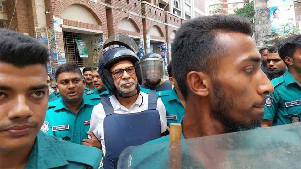 শুক্রবার আদালতে তোলা হয় লতিফ সিদ্দিকীকে।