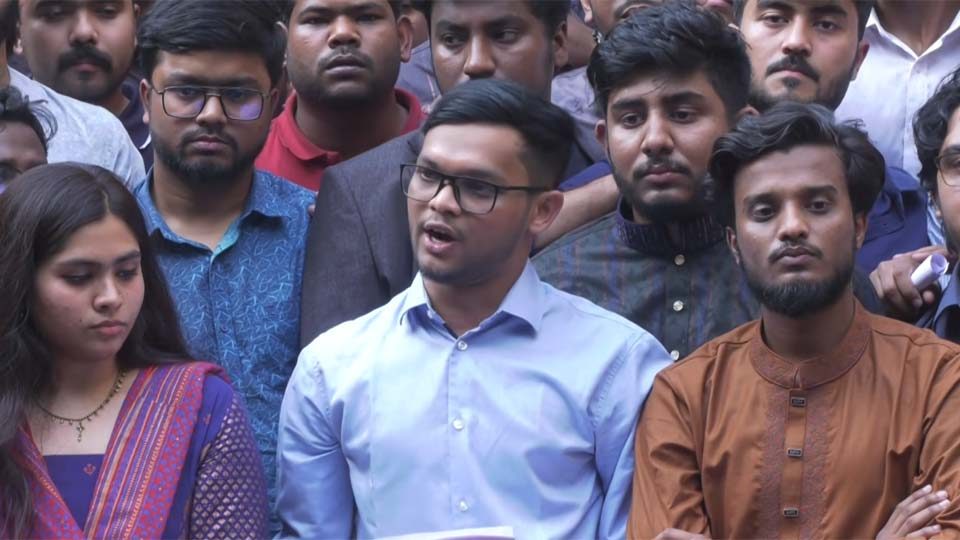 সংবাদ সম্মেলনে বক্তব্য দেন আবু বাকের মজুমদার।