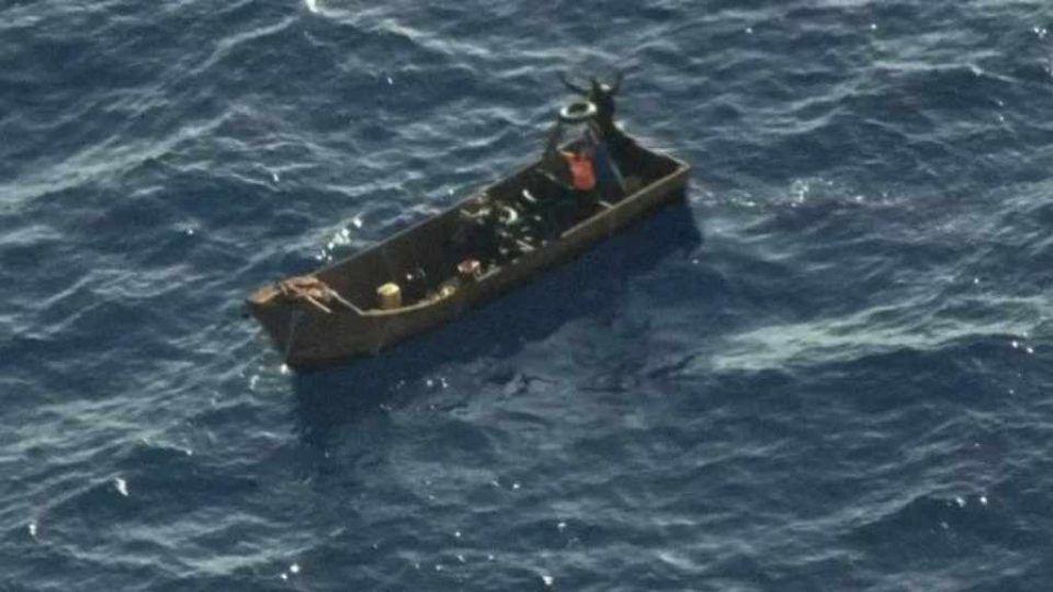 এরকম নৌকায় করে সাগর পাড়ি দিয়ে ইউরোপের দেশগুলোতে আশ্রয় পেতে জীবন ক্ষয় হচ্ছে প্রতিনিয়ত।