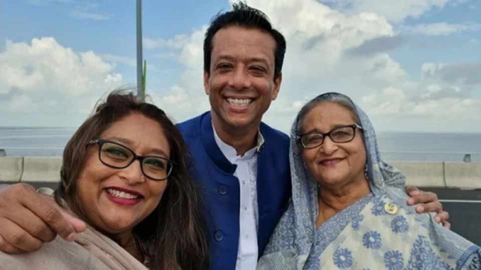 শেখ হাসিনা ও তার ছেলে সজীব ওয়াজেদ জয়, মেয়ে সায়েমা ওয়াজেদ পুতুল।